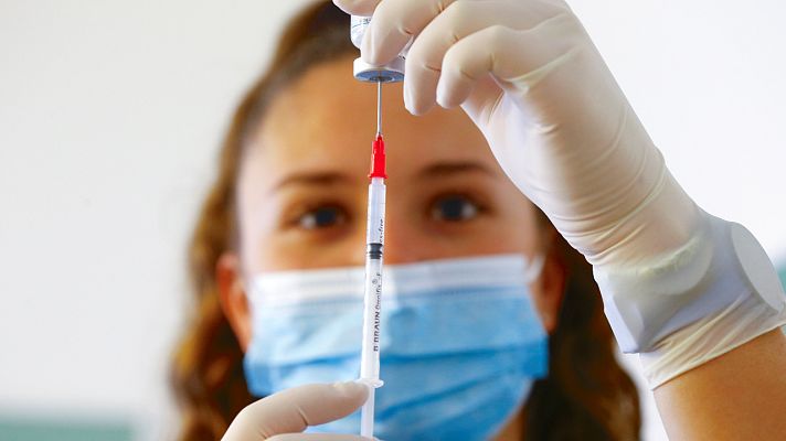 Telediario 1 - Famosos mexicanos viajan a EE.UU. como turistas para vacunarse de la COVID-19