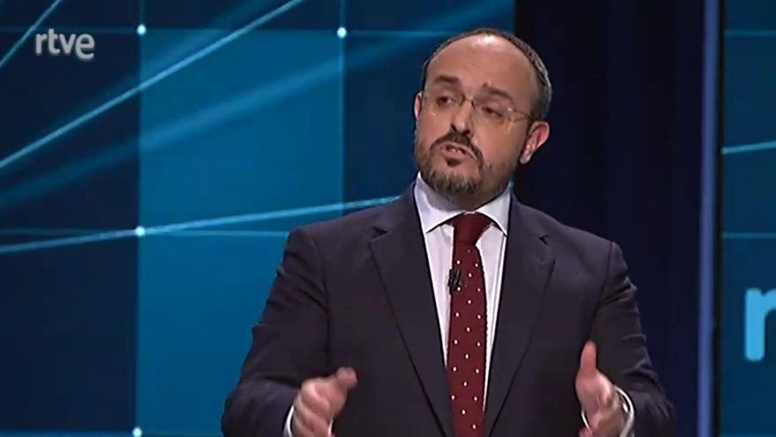 Fernández (PP) pide a Illa "mirar hacia el ámbito constitucionalista" - Especiales informativos | Ver