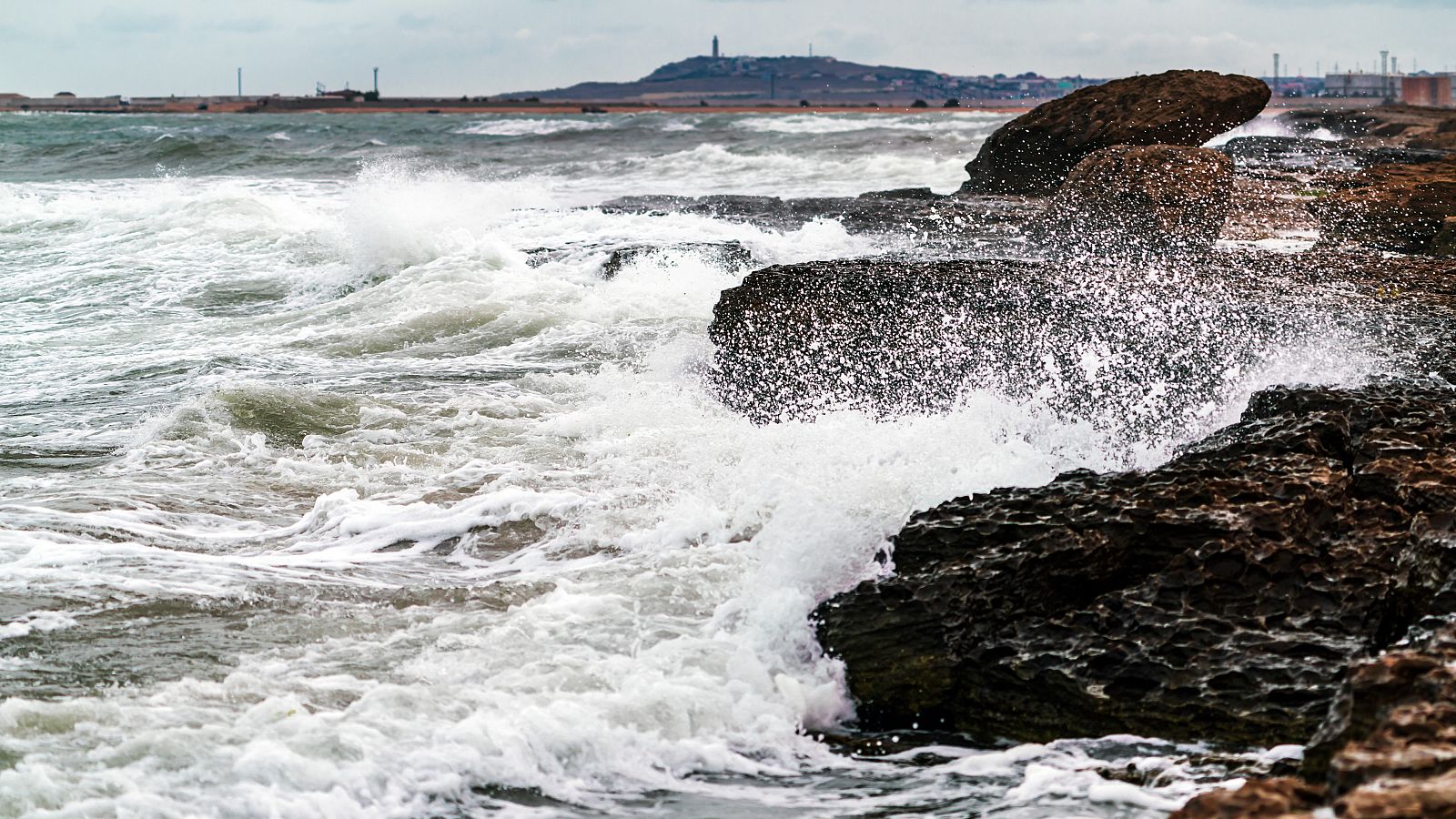 Vientos fuertes o con intervalos de fuerte en los tercios norte y este de la Península - Ver ahora
