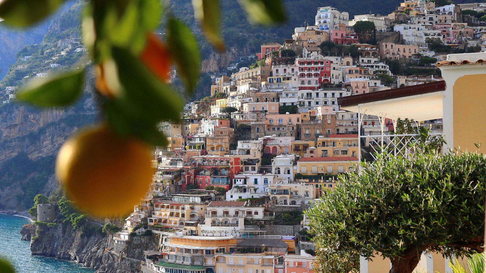 La escapada costera de Gino en Italia - Amalfi - ver ahora