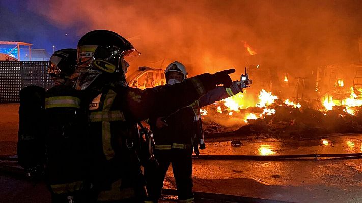 La noche en 24h - Incendio en un aparcamiento de Alcalá de Henares
