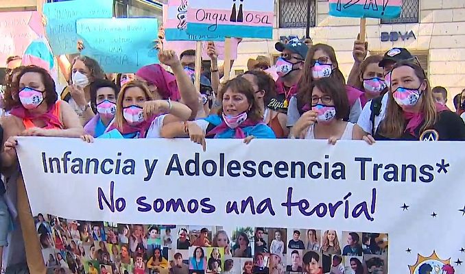 Telediario 1 - División de opiniones en torno al borrador de la 'ley Trans'