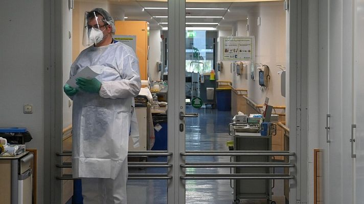 La tarde en 24h - Fernando Simón alerta de que en "muchos hospitales ya no se tiene capacidad para dar el servicio habitual"