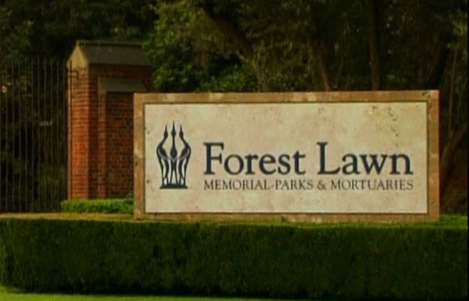 Sesenta y nueve días después de su muerte Michael Jackson recibe sepultura | Ver