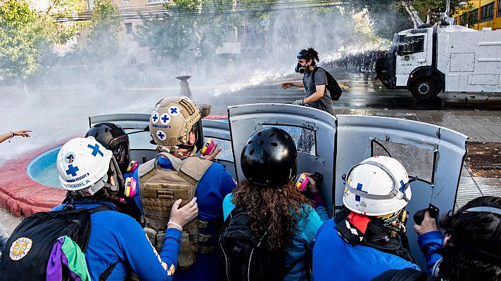 Telediario 1 - Nuevas protestas en Chile por la muerte de un artista callejero