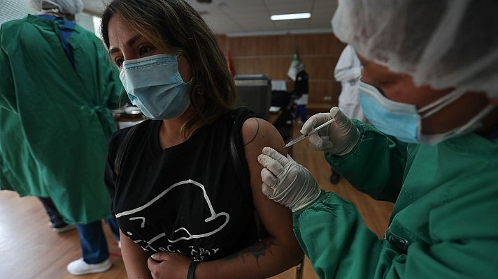 La tarde en 24h - Simón señala que la limitación de la vacuna de Astrazeneca "no cambia la estrategia, sino el momento en el que se inicia la vacunación en algunos grupos"