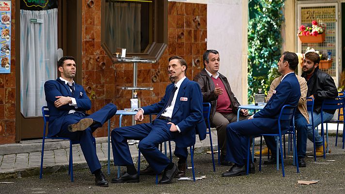 Cuéntame cómo pasó - Merche se sube al autobús de 'Vajes MIlano'