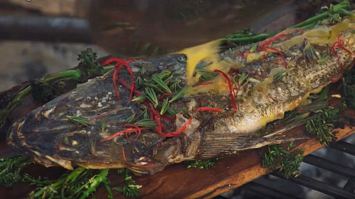 Expedición culinaria. Alimentos del mar - Pescado a la brasa