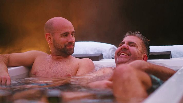 Dos parejas y un destino - Gonzalo Miró y Flo se bañan juntos en el jacuzzi
