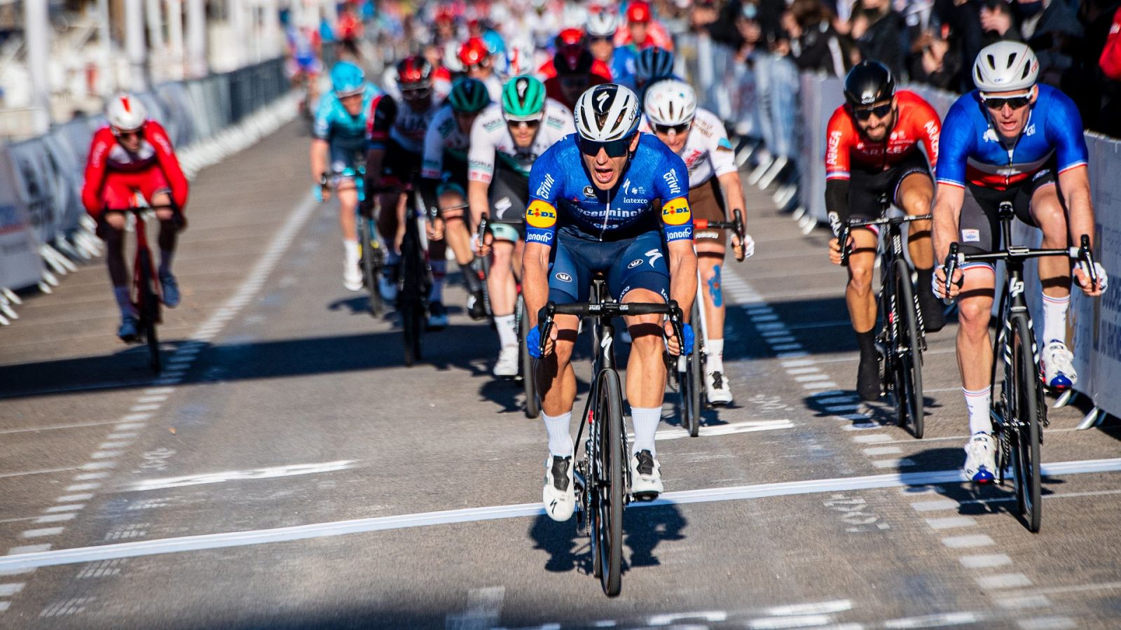 Tour Provenza | Ballerini gana al sprint la primera etapa | Ver