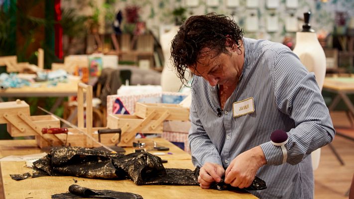 Maestros de la costura - Javier cose un top inspirado en un corpiño de fallera