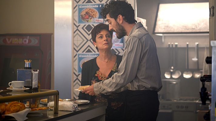 Cuéntame cómo pasó - Josete se va a Bosnia como fotógrafo de guerra