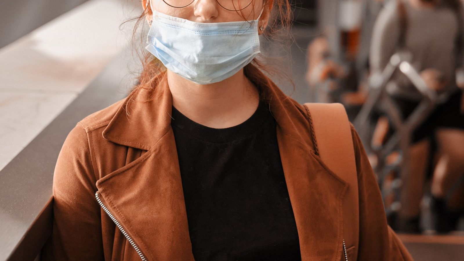 Gestos que debes evitar para usar la mascarilla correctamente - La hora de La 1 | Ver