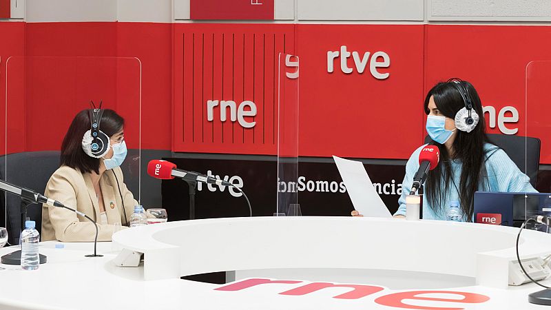 La ministra de Sanidad, Carolina Darias, inaugura 'La ciencia frente al COVID: especial vacunas' en RNE