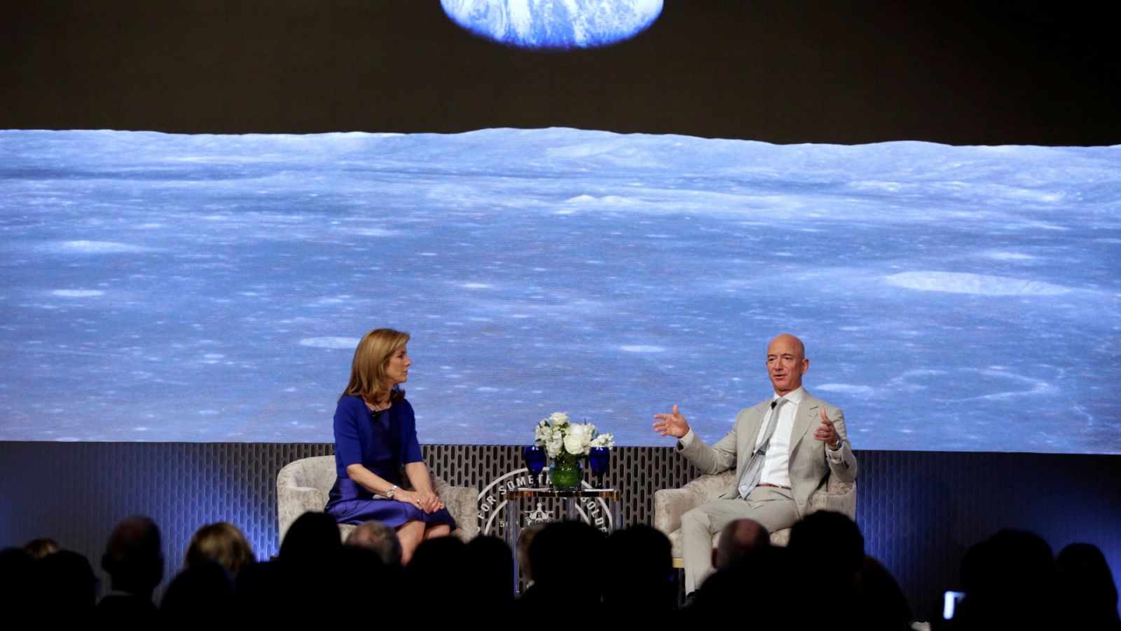 Los vecinos de Villafrechós, pueblo del abuelo paterno de Jeff Bezos, quieren que Amazon invierta en la región