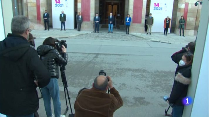 L'Informatiu - Els 9 candidats es fan les fotos de rigor abans de les eleccions