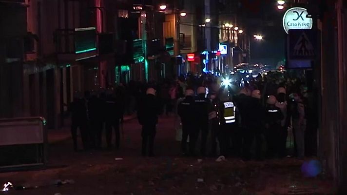 Telediario 1 - Decenas de personas protestan en Linares por la agresion de dos policías nacionales a un hombre y su hija