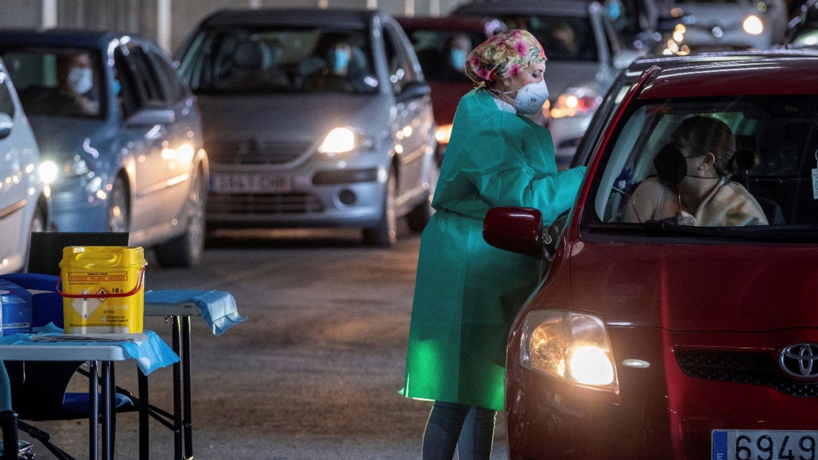 Coronavirus| Comienza la vacunación masiva en el estadio Nuevo Colombino de Huelva - RTVE.es | Ver