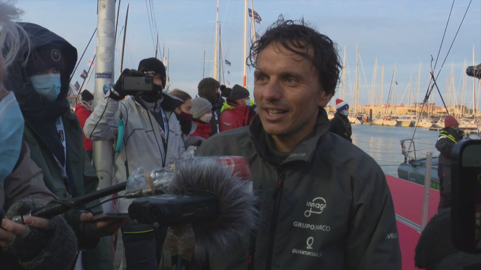 Dídac Costa completa su segunda vuelta al mundo en solitario | Ver