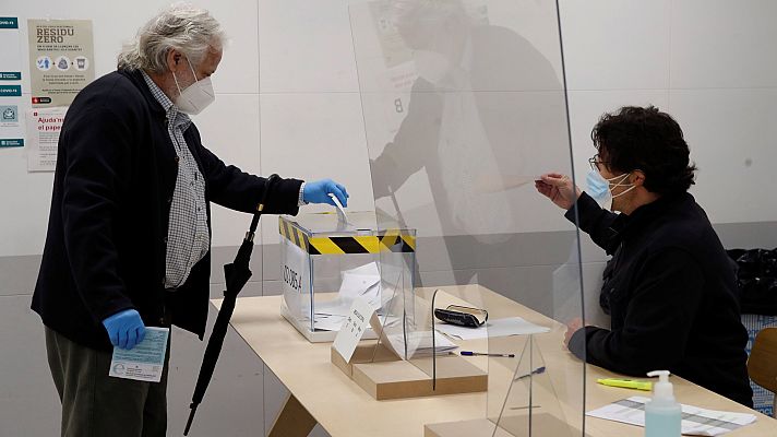 Especiales informativos - Avance informativo 17:30 horas - Jornada electoral Cataluña - 14/02/21