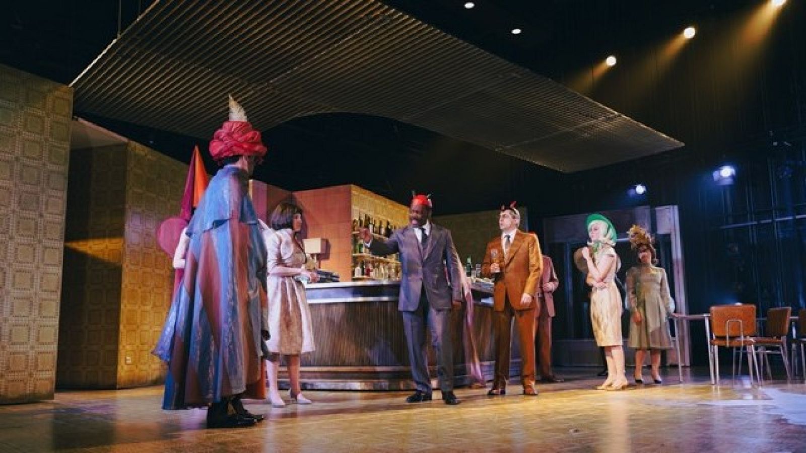 Los bares que los inmigrantes españoles de los 60 montaban allá donde iban se convierten en una obra de teatro