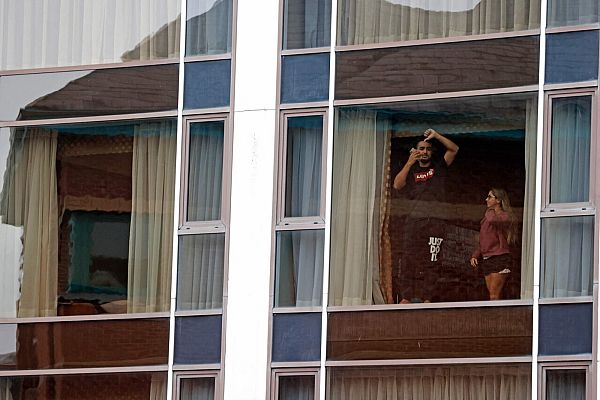 Telediario 1 - Reino Unido empieza la cuarentena obligatoria en hoteles