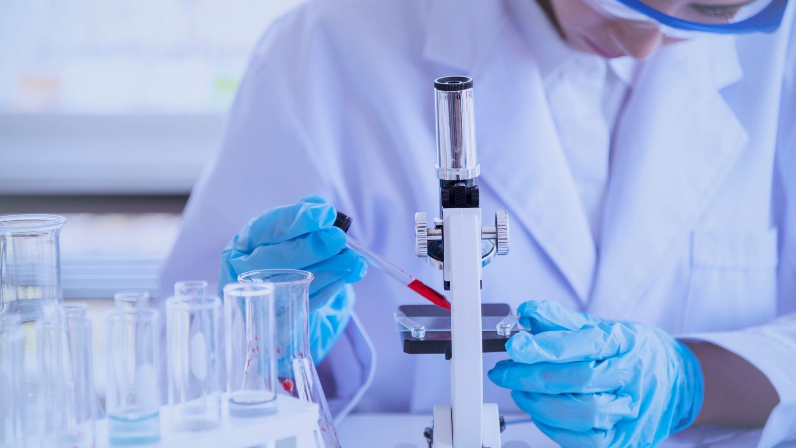 Los cuatro pueblos que fabricarán vacunas en España - La hora de La 1 | Ver