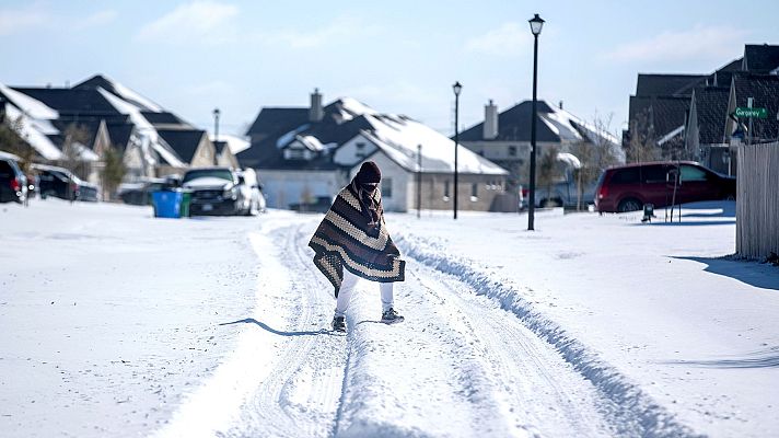 Telediario 1 - El temporal de frío en EE.UU. deja a Texas sin luz ni agua