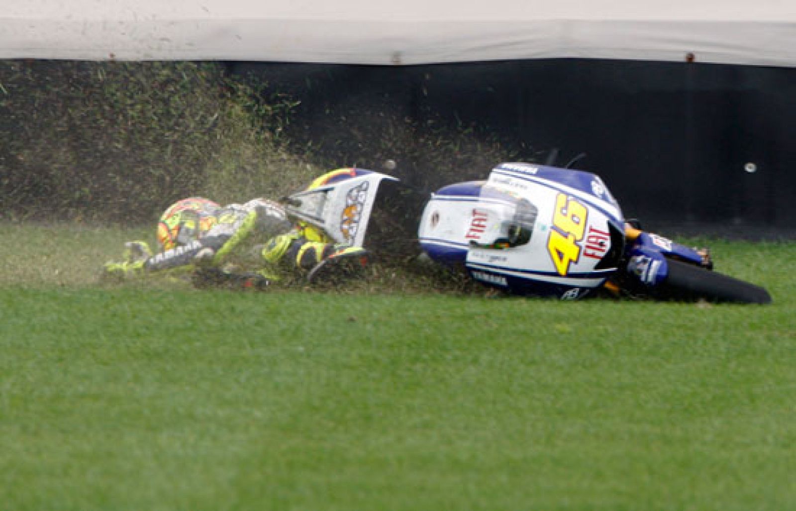 Si por algo se caracteriza Valentino Rossi es por su efectividad. Se cae muy poco cuando rueda sobre la pista.