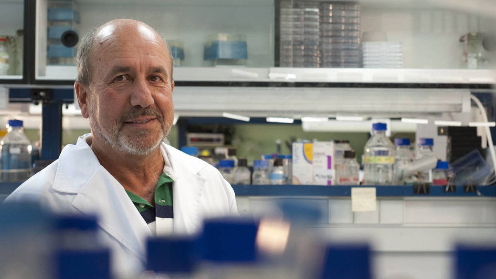 Mariano Esteban (CSIC): "Estamos desarrollando una vacuna que tendrá eficacia contra todas las variantes" - Telediario 1 | Ver