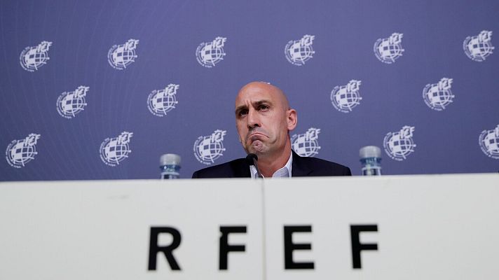 Telediario 1 - Luis Rubiales, imputado por coacciones, amenazas y prevaricación contra los clubes de la Liga Iberdrola