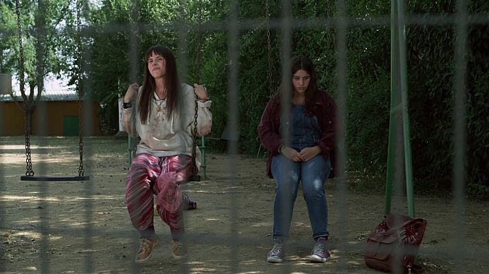 La caza - Samiah se encuentra con Ester tras huir de Tramuntana