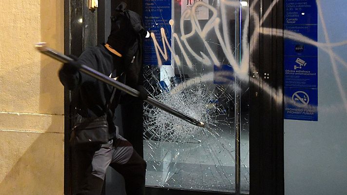 Telediario 1 - La Policía identifica un "perfil muy joven y extremadamente violento" en las protestas por Hasel