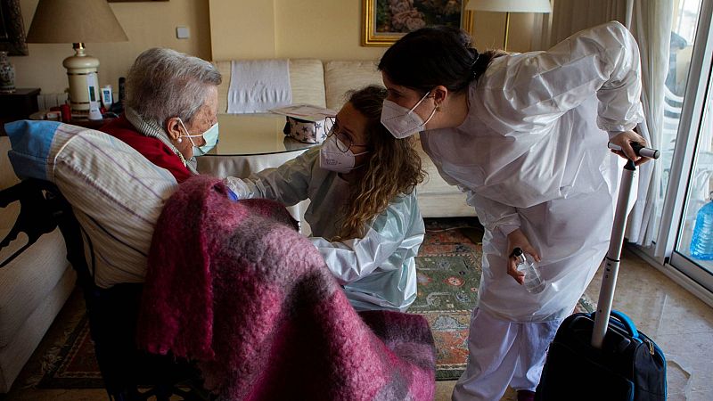 Vacunación de la COVID-19 a domicilio para los grandes dependientes