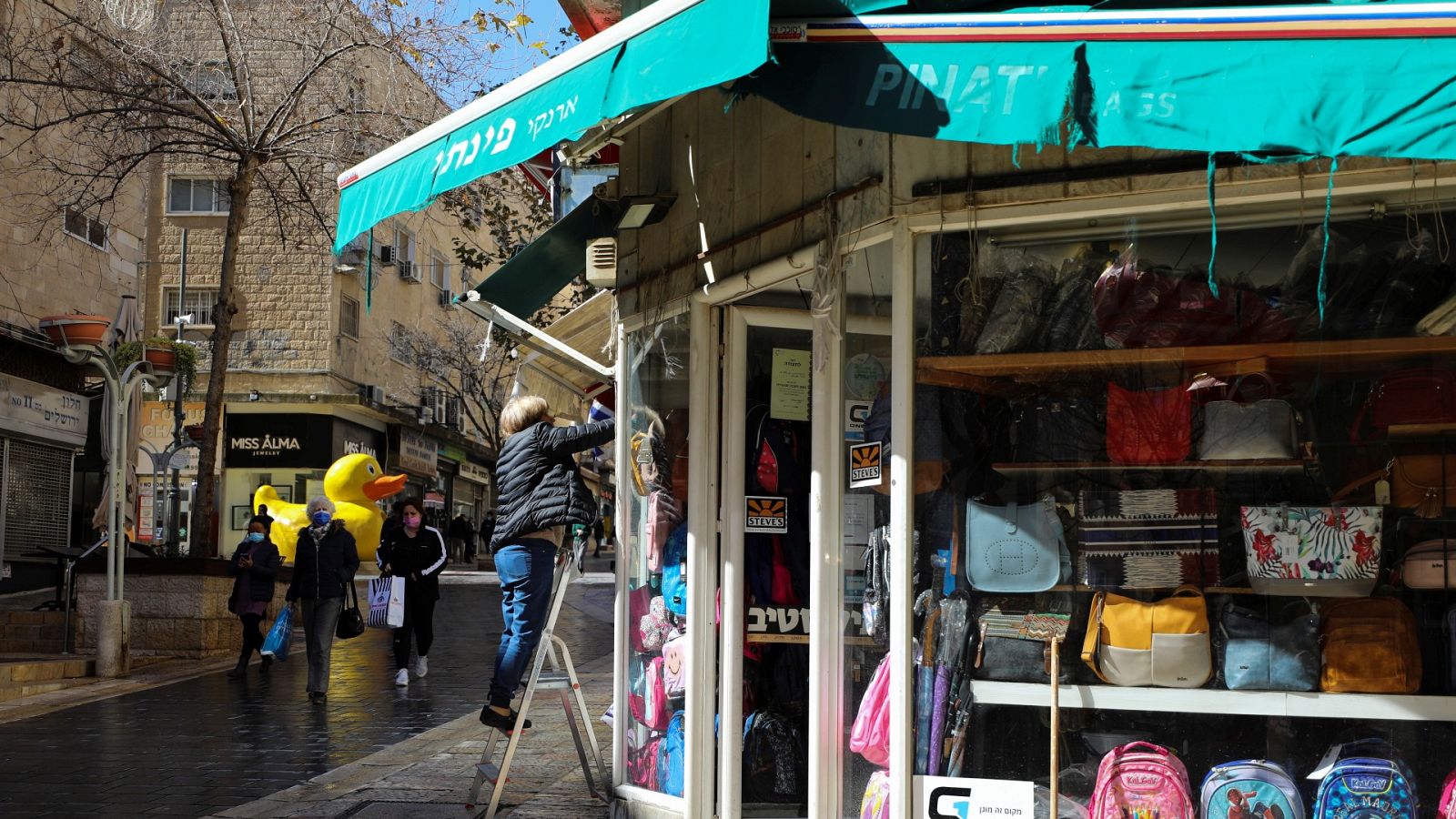 Israel empieza a recuperar la normalidad gracias a la vacunación masiva de COVID | Ver