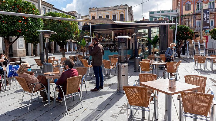 Telediario 1 - Las comunidades alivian las restricciones por la caída de los contagios pero optan por seguir cerradas