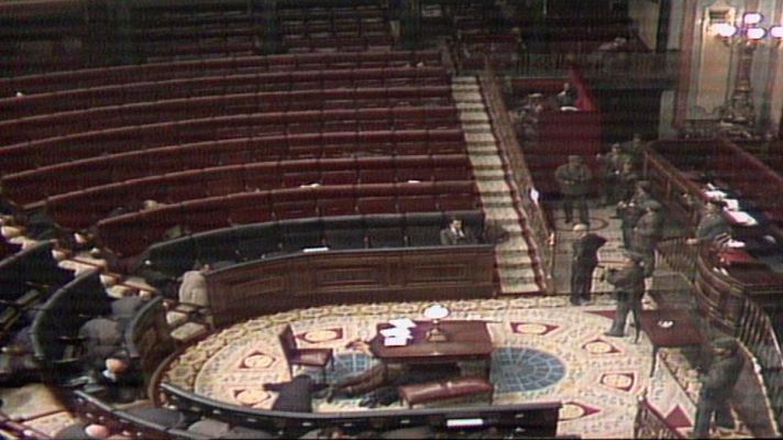 La noche en 24h - Juan Luis Cebrián, sobre el 23F: "Si había salido El País era porque el golpe no había triunfado fuera del parlamento"