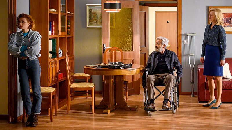 Cuéntame cómo pasó - La discusión entre Merche y María por las fotos