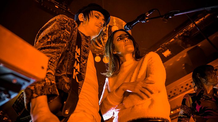 Efecte Collins - Maika Makovski - Lava love