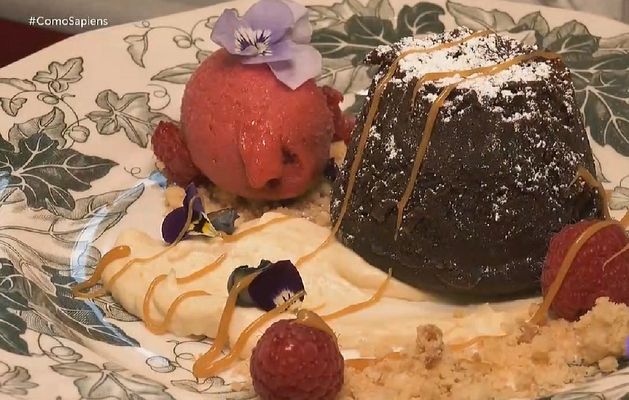 Como sapiens - Fluido de chocolate con crema de maíz y helado de frambuesa