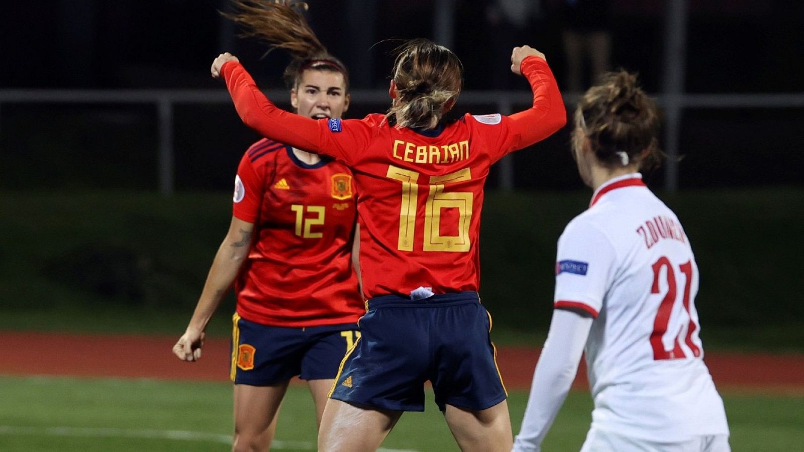 Mapi León anotar el tercero y sentencia a Polonia | Ver