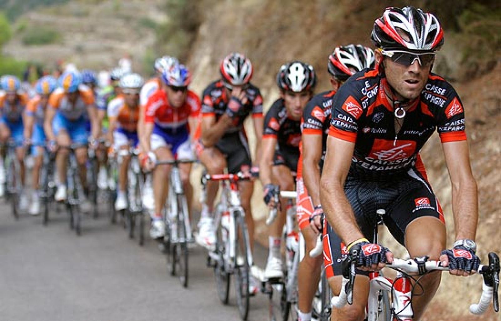 Este lunes, novena etapa de la Vuelta a España, con siete puertos de montaña y final en el Xorret del Catí. Samuel Sánchez, que el domingo sufrió una caída, es tercero en la general por detrás de Alejandro Valverde.
