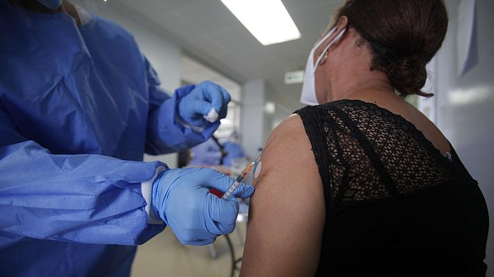 Informativo 24h - Darias reafirma que "la vacuna no es obligatoria en España"