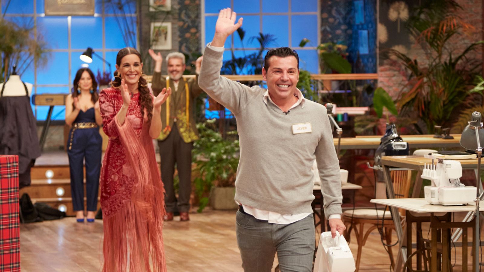 Javier concluye su aventura en Maestros de la Costura | Ver