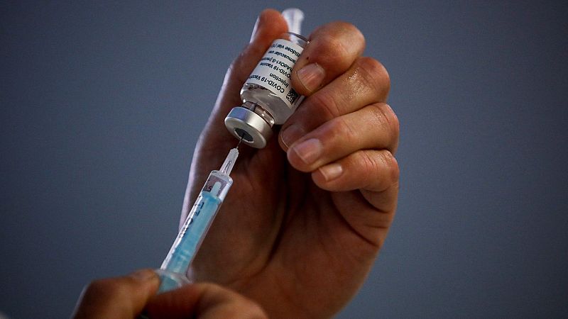 La UE, preocupada por los retrasos en las vacunas y los cierres internos