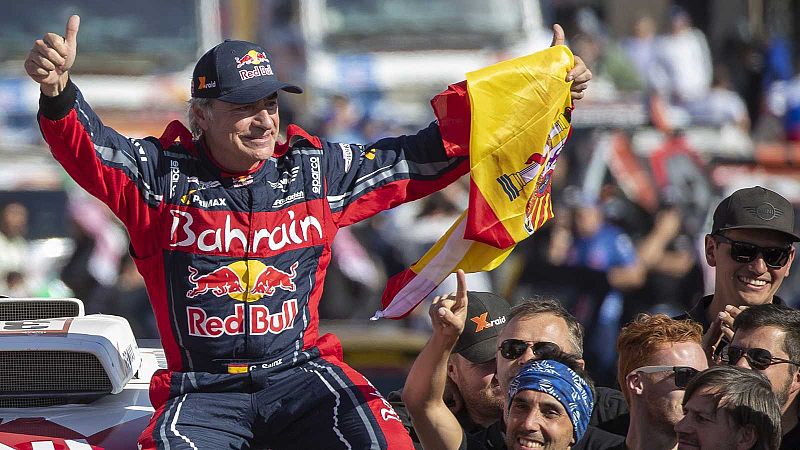 Carlos Sainz, el piloto más veterano en ganar un Dakar