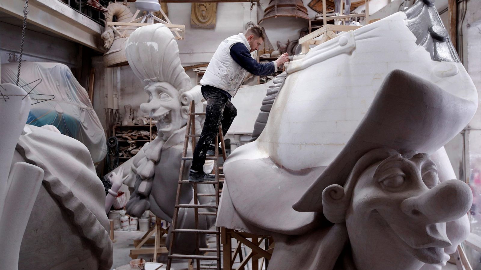 Puig pide a los Ayuntamientos suspender las vacaciones escolares de Fallas para evitar celebraciones