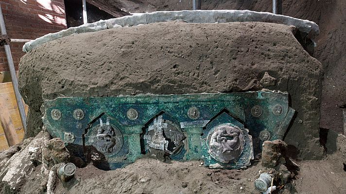 Telediario 1 - Descubren una gran carroza ceremonial casi intacta en el área arqueológica de Pompeya