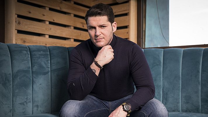 Flash moda - Descubrimos los secretos de belleza de Manu Tenorio