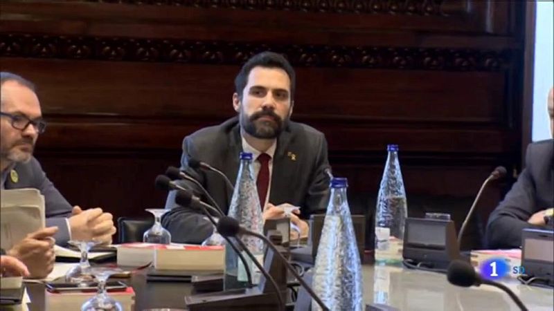 La Fiscalia es querella contra Torrent i tres membres de la mesa